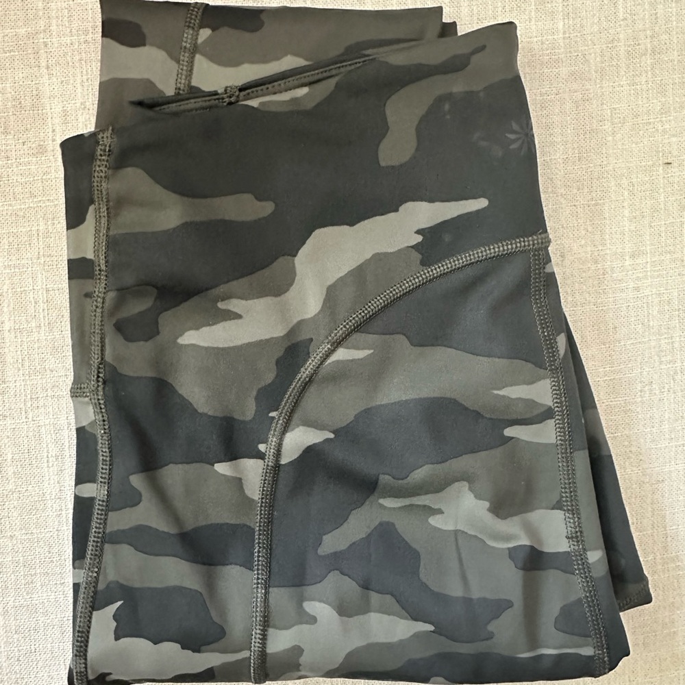 Athleta Ultimate 7/8 Camo Leggings